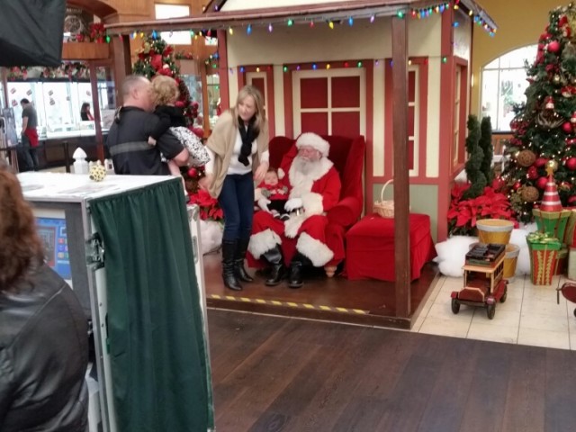 Santa Claus showed up in Manhattan Village!